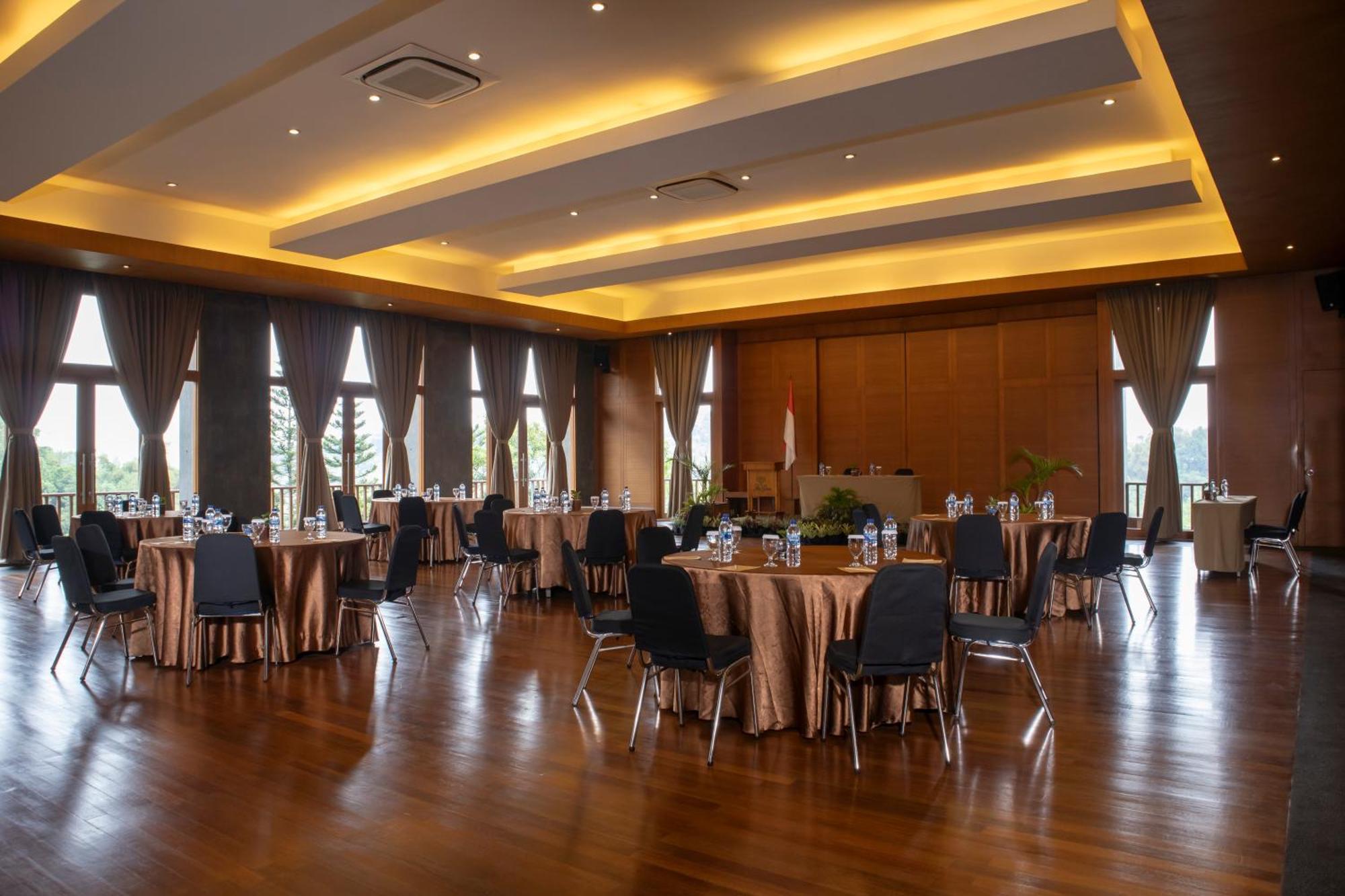 Sangria Resort And Spa Lembang Ngoại thất bức ảnh